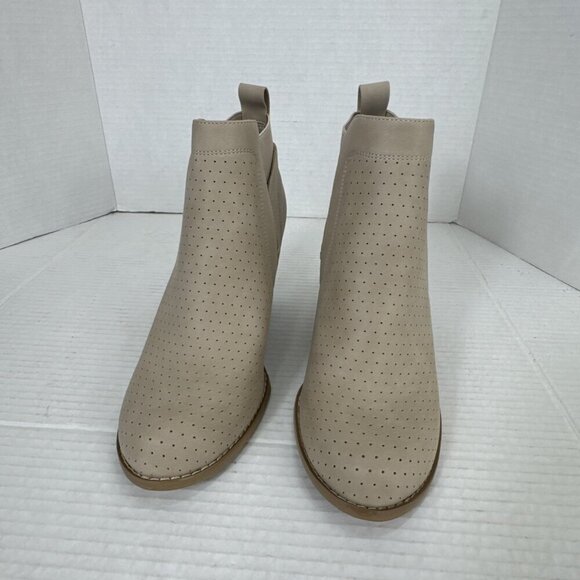DV by Dolce Vita Gerdy Bootie 7,5 M Beige NWOB 9341 - Picture 7 of 15